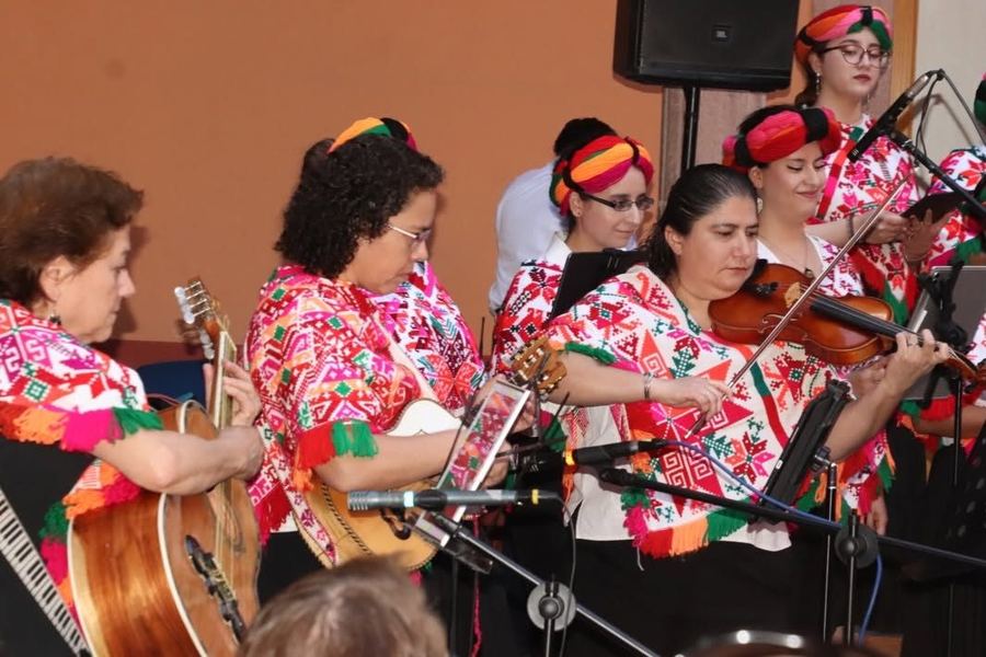 El trío huasteco: violín, jarana y quinta